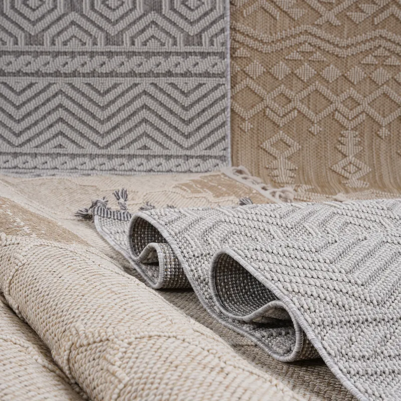 Guros - 4\' x 6\' Medallion Indoor / Outdoor Area Rug - White / Ivory