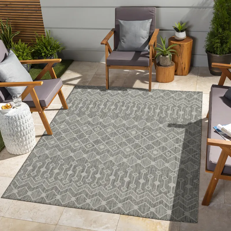 Sunshine - 2\'7\" X 7\'3\" Indoor / Outdoor, Polypropylene Area Rug - Silver