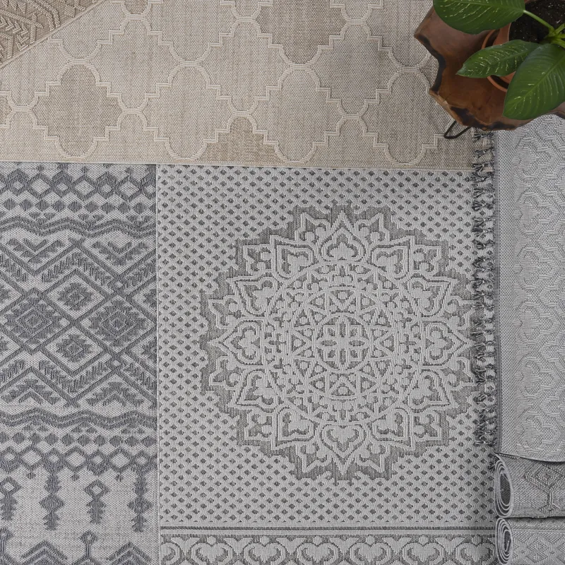 5\' x 7\' Trellis Indoor / Outdoor Area Rug - White / Gray