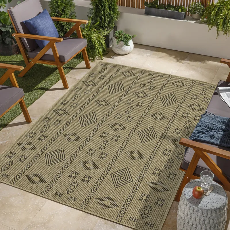 Earth - 7\'10\" X 10\'3\" Indoor / Outdoor Area Rug - Natural / Black