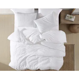 Maddie Matelass&eacute; 3 pc King Comforter Set
