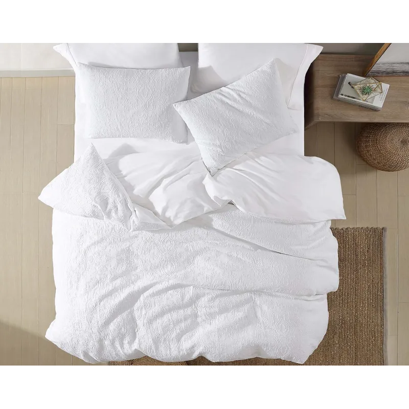 Maddie Matelass&eacute; 3 pc King Comforter Set