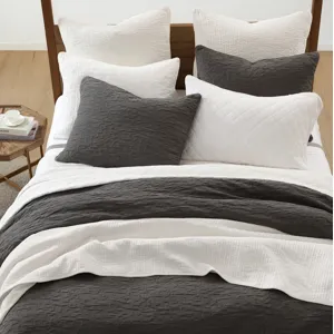 Porto Matelass&eacute; Bedding Set
