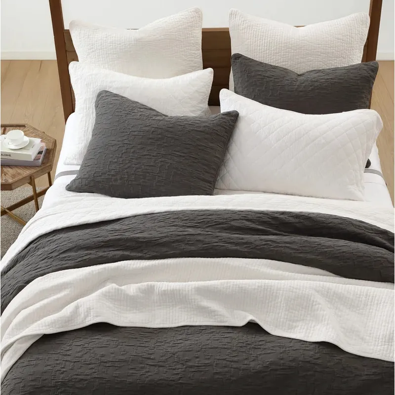 Porto Matelass&eacute; Bedding Set