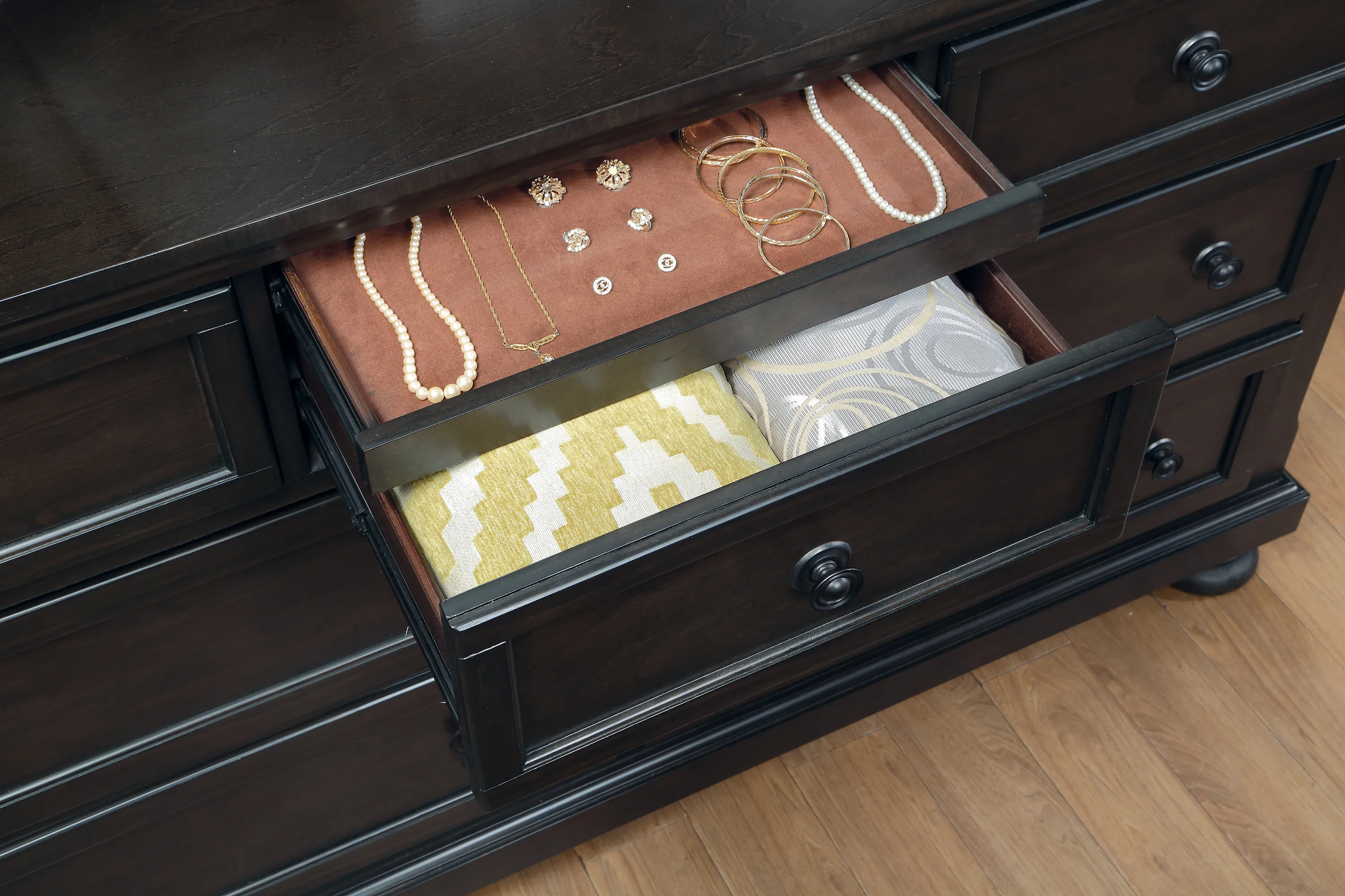 Begonia Dresser with Hidden Drawer - Image 4