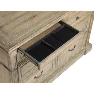 Castella Media Chest Detail