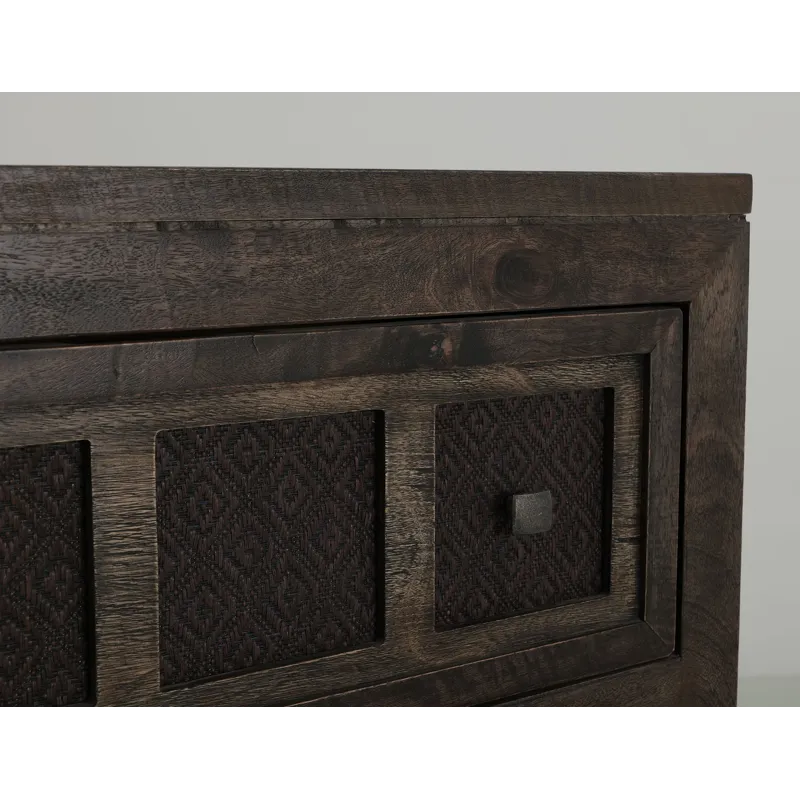 Amelia Chest