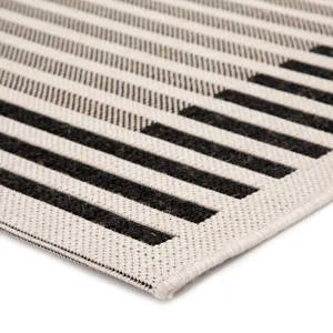 Catamaran Fathom Indoor/ Outdoor Stripe Ivory/ Black Area Rug (4'X5'7")
