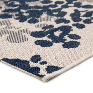 Catamaran Mariner Indoor/ Outdoor Floral Blue/ Gray Area Rug (7'10"X10'10")