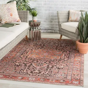 Chateau Chariot Indoor/ Outdoor Medallion Orange/ Dark Gray Runner Rug (2'6"X7'6")