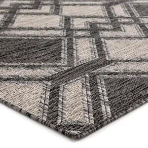Decora by Nikki Chu Nikki Chu by  Samba Indoor/ Outdoor Trellis Black/ Ivory Area Rug (5'3"X7'6")