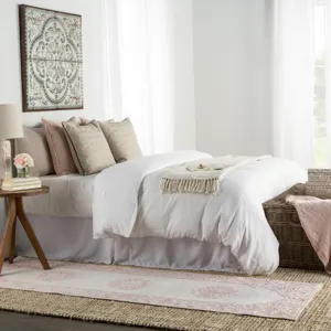 Fables Malo Medallion Pink/ White Runner Rug (2'6"X8')