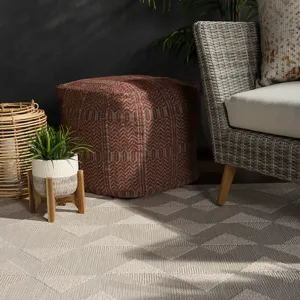 Fresno Zemira Indoor/ Outdoor Geometric Cream Area Rug (4'X5'7")