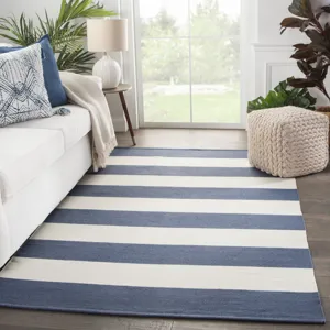 Lanai Remora Indoor/ Outdoor Stripe Dark Blue/ Ivory Area Rug (5'X8')