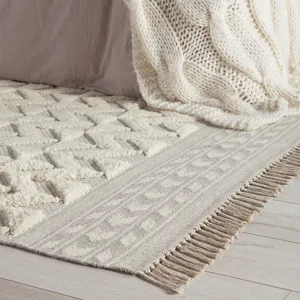 Maracas Cidra Handmade Geometric Light Gray/ Cream Area Rug (5'X8')