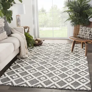 Rebecca Bosc Indoor/ Outdoor Trellis Ivory/ Black Area Rug (7'10"X10'10")