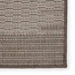 Tahiti Vibe by  Poerava Indoor/ Outdoor Border Gray/ Taupe Area Rug (5'3"X7'6")