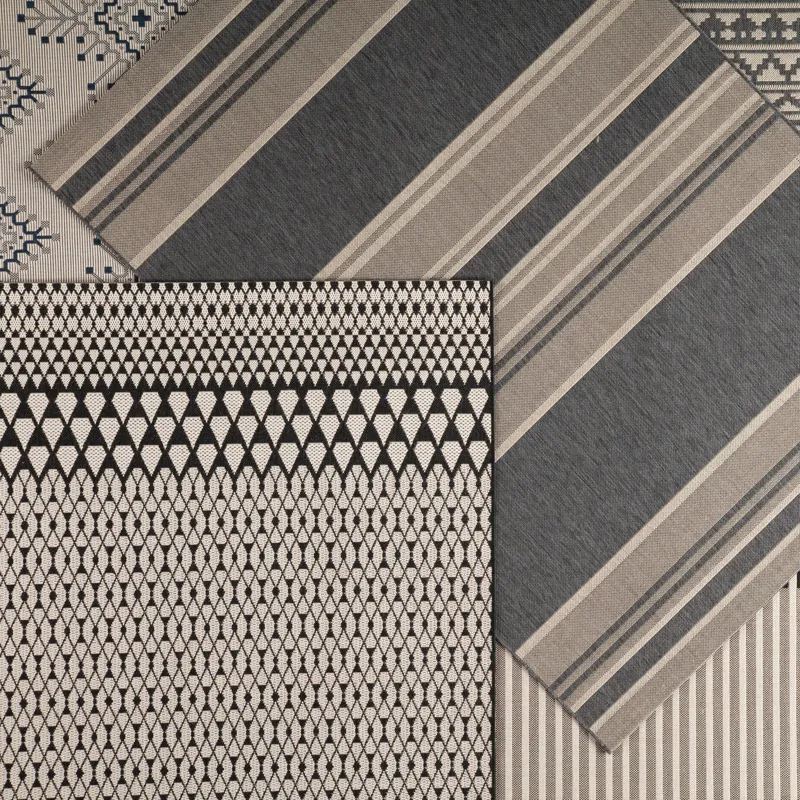 Catamaran Traveller Indoor/ Outdoor Geometric Black/ Ivory Area Rug (8'9"X12'5")