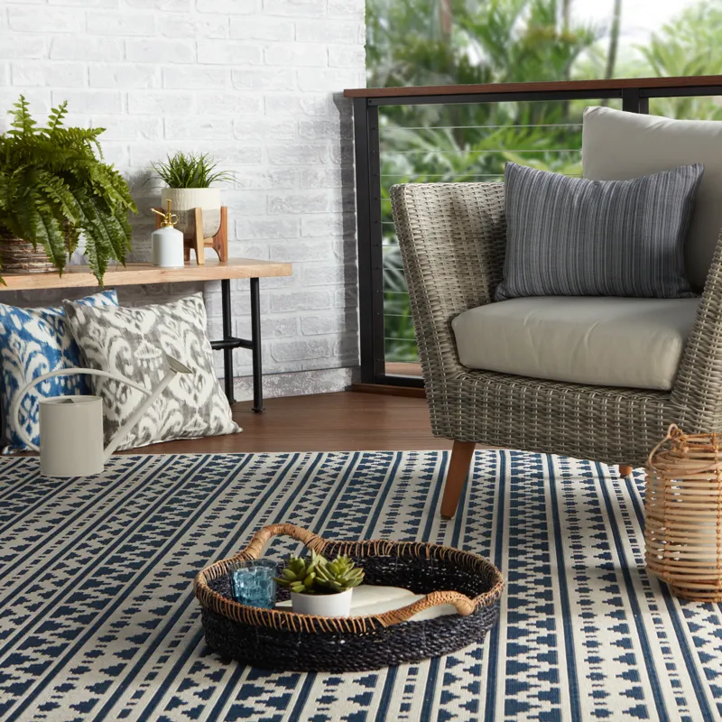 Catamaran Killick Indoor/ Outdoor Tribal Blue/ Ivory Area Rug (7'10"X10'10")