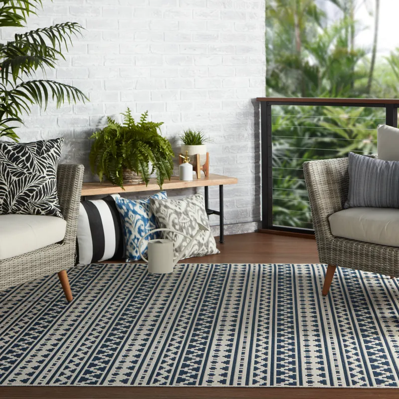 Catamaran Killick Indoor/ Outdoor Tribal Blue/ Ivory Area Rug (7'10"X10'10")