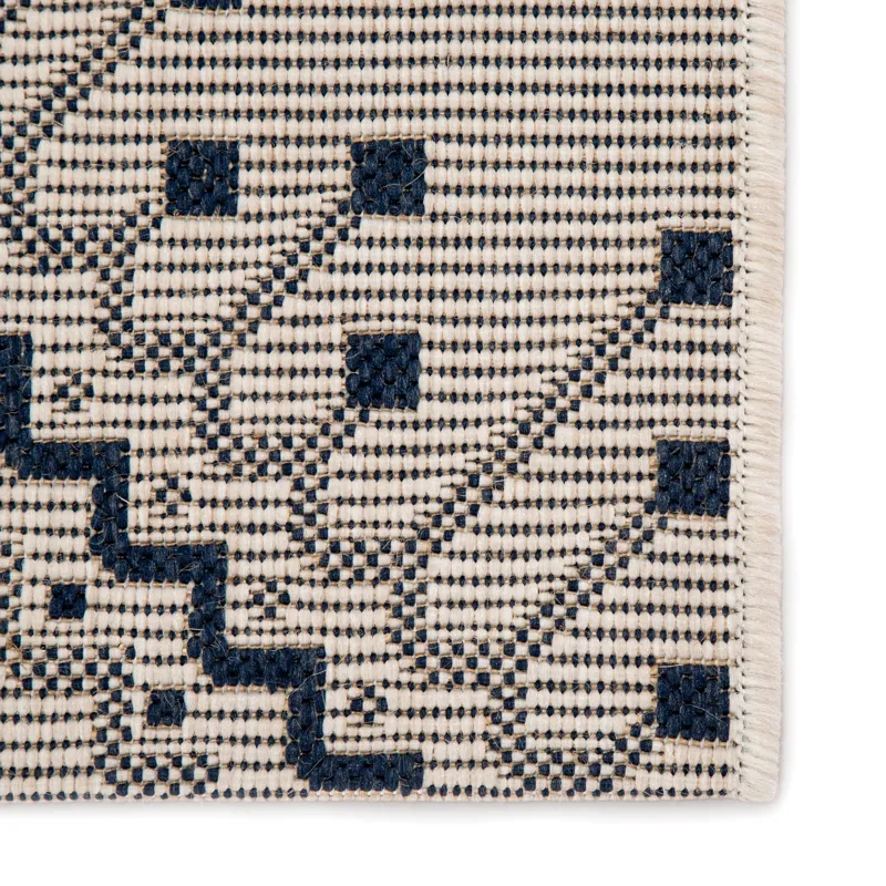 Catamaran Compass Indoor/ Outdoor Tribal Ivory/ Blue Area Rug (2'X3'7")