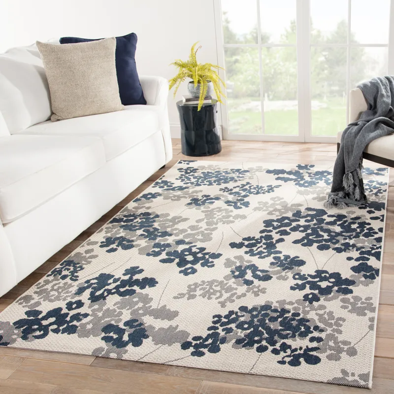 Catamaran Mariner Indoor/ Outdoor Floral Blue/ Gray Area Rug (7'10"X10'10")