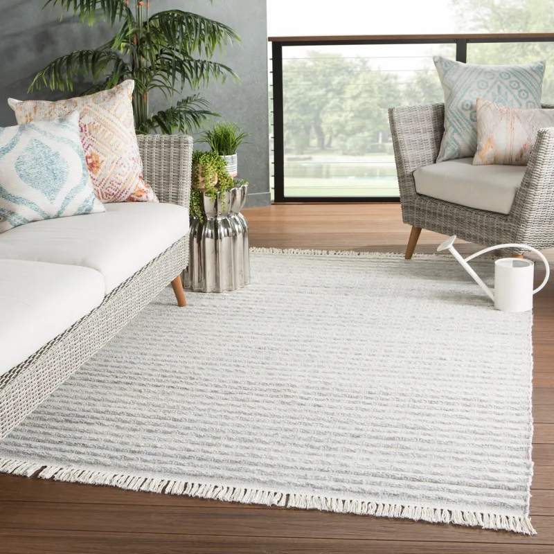 Castillo Torre Indoor/ Outdoor Solid Light Gray/ Cream Area Rug (5'X8')