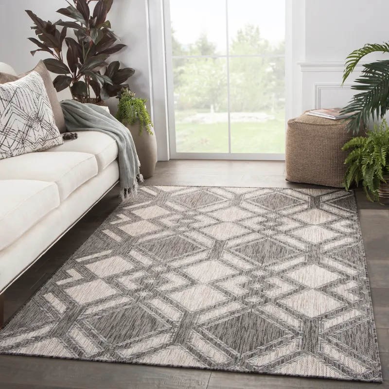 Decora by Nikki Chu Nikki Chu by  Samba Indoor/ Outdoor Trellis Black/ Ivory Area Rug (5'3"X7'6")