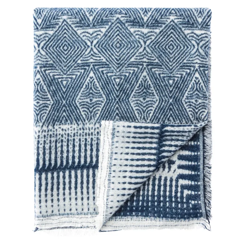 Hamlin Lana Indigo/ White Geometric Throw