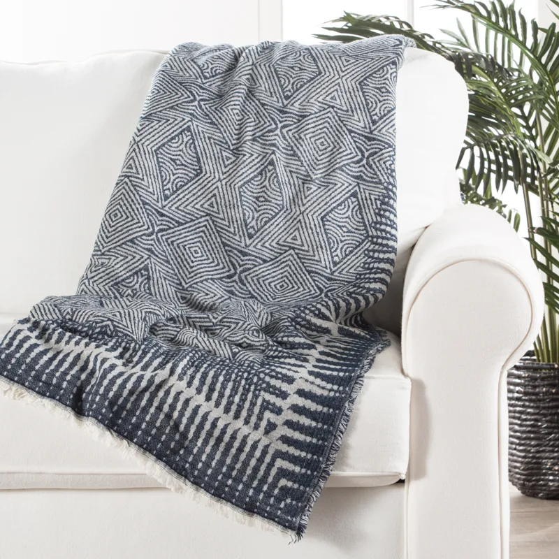 Hamlin Lana Indigo/ White Geometric Throw