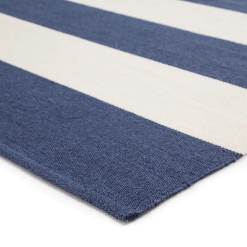 Lanai Remora Indoor/ Outdoor Stripe Dark Blue/ Ivory Area Rug (5'X8')