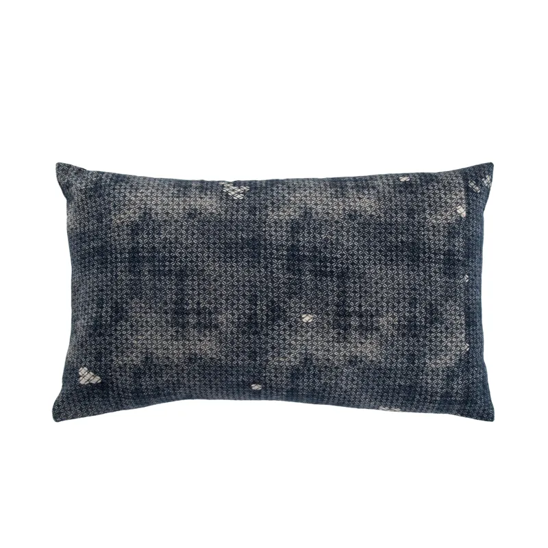 Mercado Amer Trellis Indigo/ Gray Polyester Throw Pillow 14X24 inch