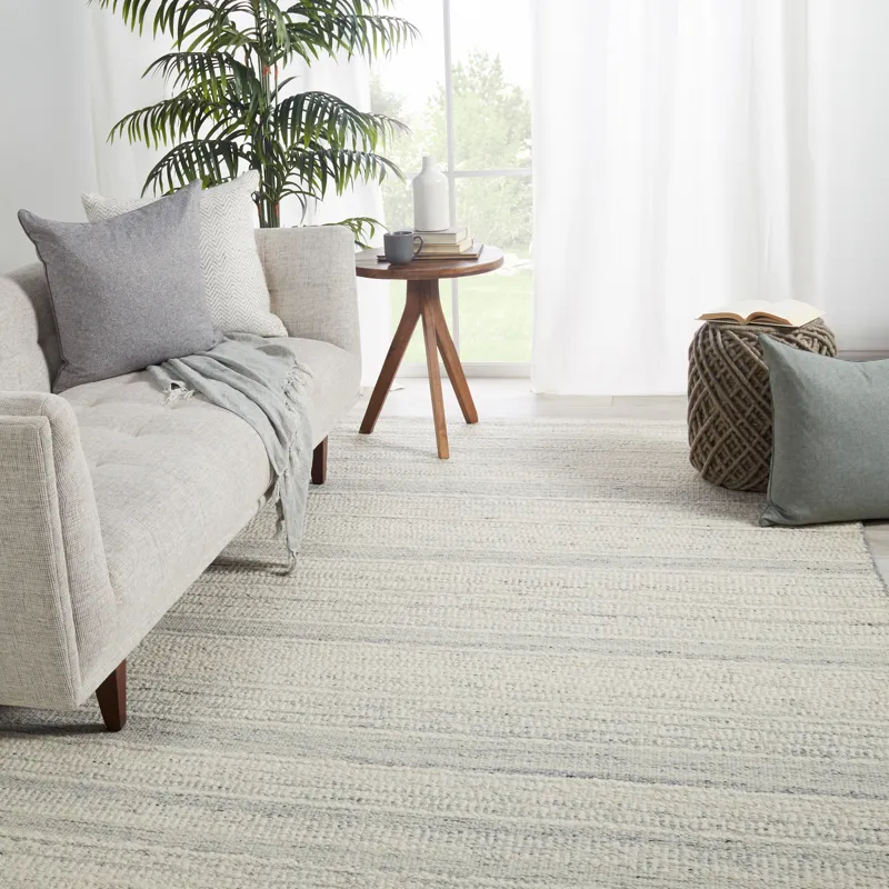 Mendoza Culver Handmade Striped Light Gray/ Cream Area Rug (5'X8')