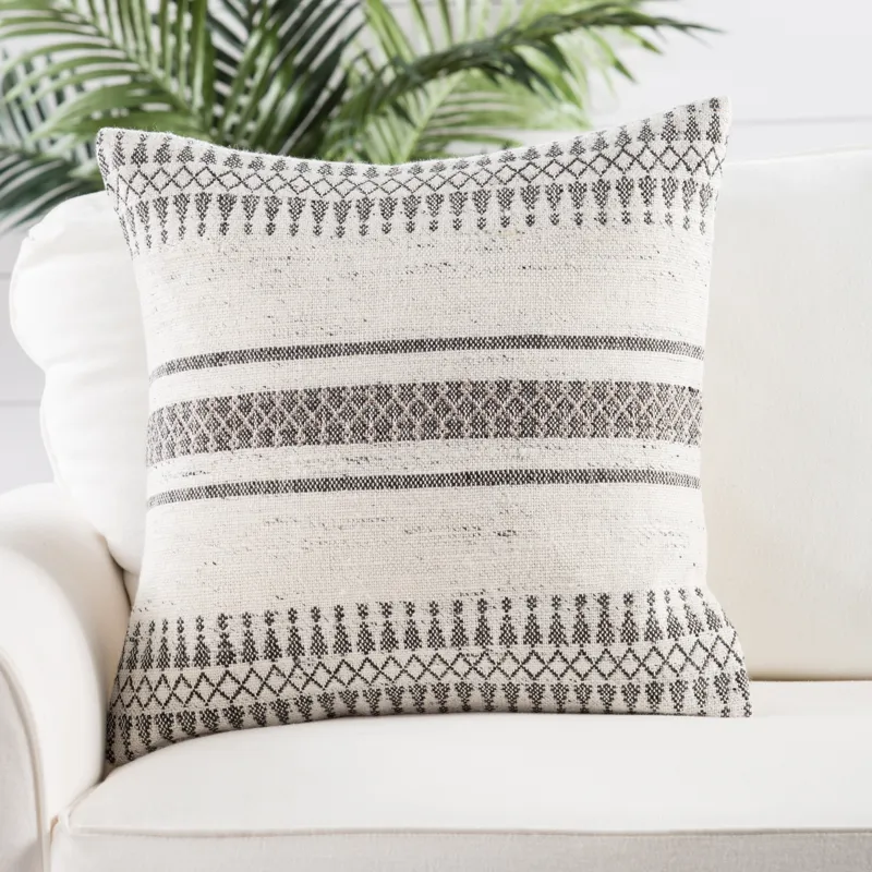 Peykan Prescott Gray/ Ivory Geometric Down Throw Pillow 20 inch