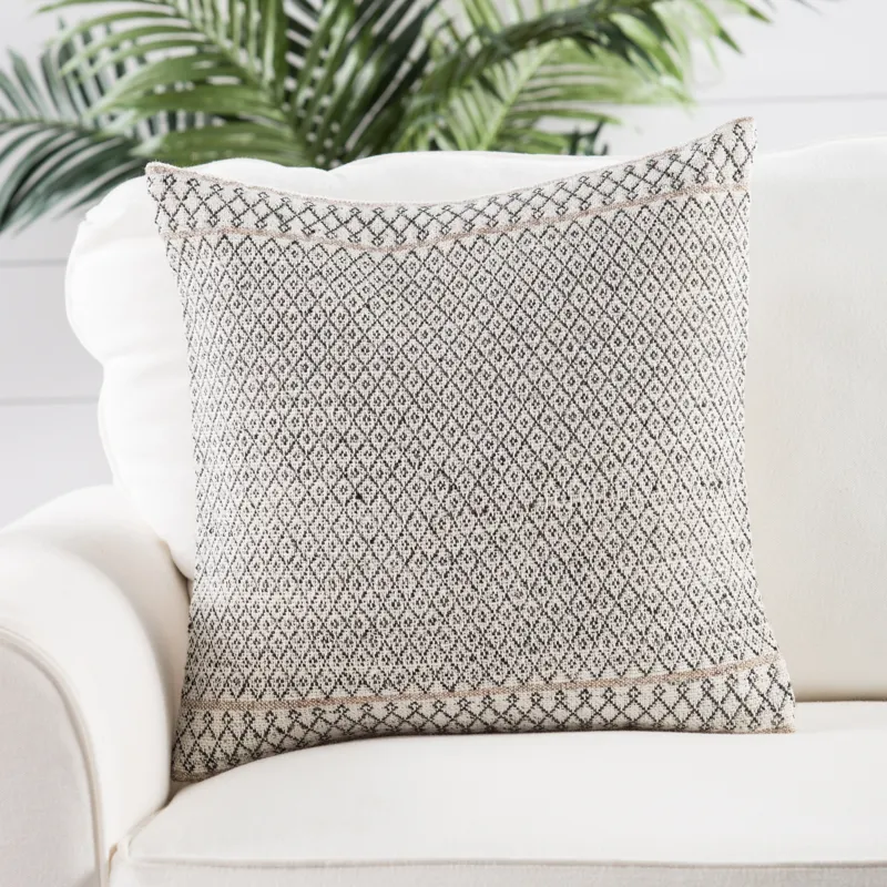 Peykan Mariscopa Ivory/ Dark Gray Trellis Down Throw Pillow 18 inch