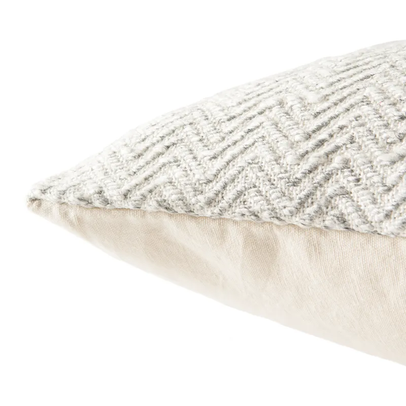 Peykan Marana White/ Gray Chevron Poly Throw Pillow 22 inch