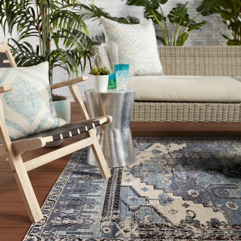 Polaris Cicero Indoor/ Outdoor Medallion Blue/ Gray Area Rug (4'X6')