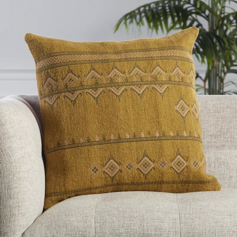 Puebla Sagira Tribal Gold/ Dark Gray Poly Throw Pillow 22 inch
