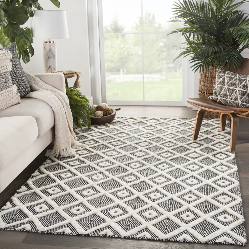Rebecca Bosc Indoor/ Outdoor Trellis Ivory/ Black Area Rug (7'10"X10'10")