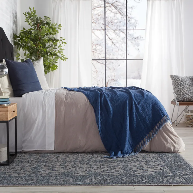 Raveen Indio Oriental Blue/ Gray Area Rug (5'X7'6")