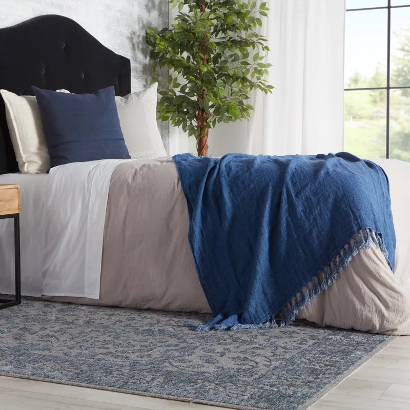 Raveen Indio Oriental Blue/ Gray Area Rug (5'X7'6")