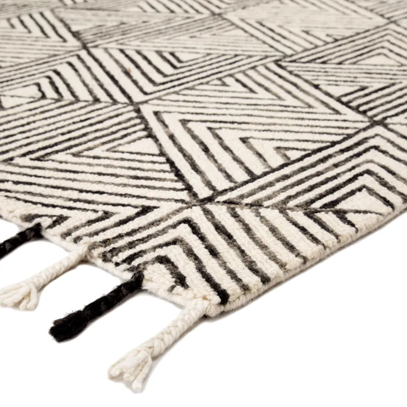 Vera By Nikki Chu Nikki Chu by  Montblanc Handmade Geometric Ivory/ Gray Area Rug (5'X8')