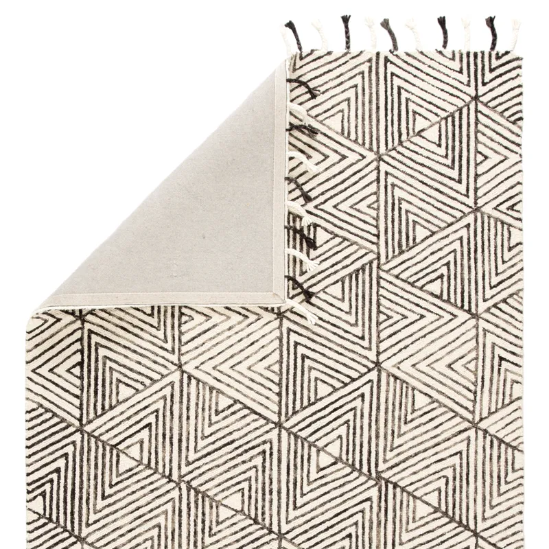 Vera By Nikki Chu Nikki Chu by  Montblanc Handmade Geometric Ivory/ Gray Area Rug (5'X8')