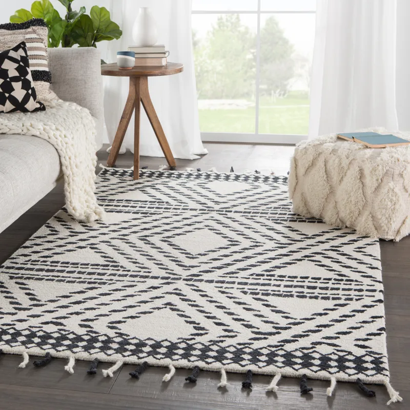 Vera By Nikki Chu Nikki Chu by  Roka Handmade Trellis Ivory/ Black Area Rug (2'X3')