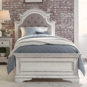 Magnolia Manor Full Upholstered Bed