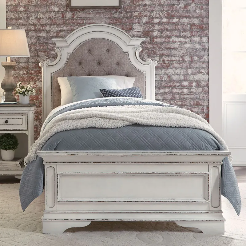 Magnolia Manor Full Upholstered Bed