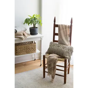 Everly Ivory / Ivory Rug (6' 7" X 9' 2")