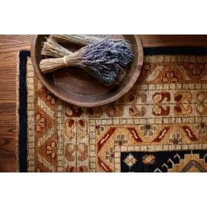 Heirloom 2\'-9\" X 8\'-0\" Rug
