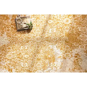 Lindsay Gold / Antique White Rug (2' 3" X 3' 9")