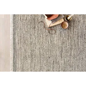 Omen Grey Rug (5' 0" X 7' 6")